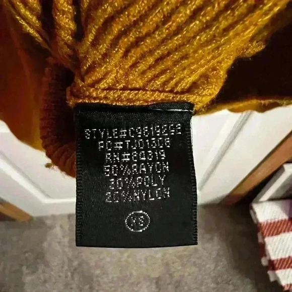 Cyrus Mustard Yellow sweater - Picture 4 of 4